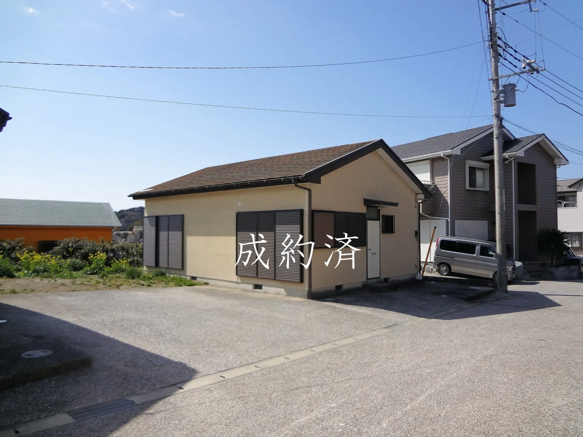 館山市街地と海を遠望する高台の分譲地。